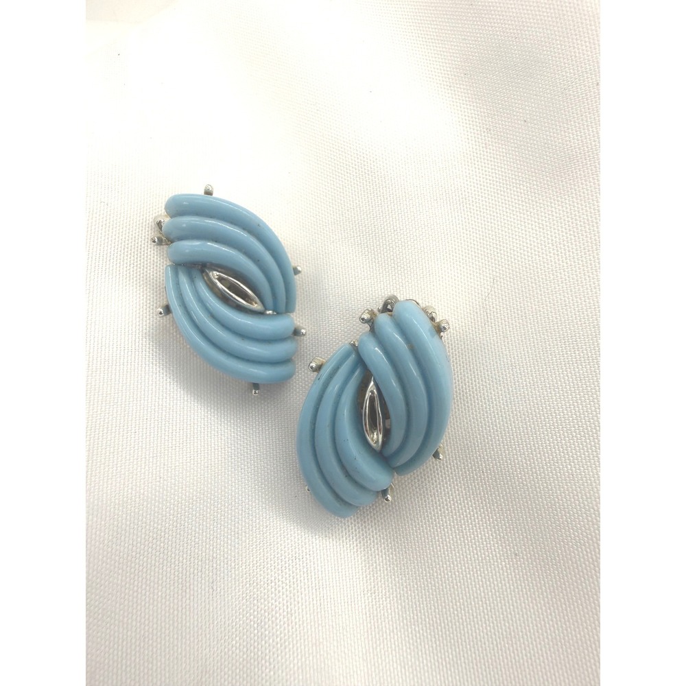 Vintage Mid Century Mod Sky Robin Blue Ribbed Swirl Clip On Statement Earrings